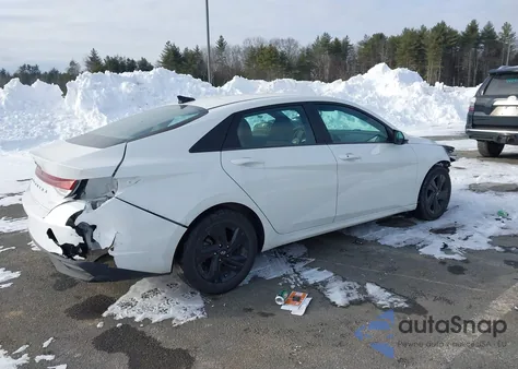 2023 Hyundai Elantra Sel z USA, uszkodzony, nr VIN 5NPLM4AG4PH104640